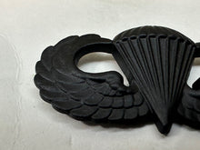 Charger l&#39;image dans la galerie, Original US Army Paratrooper Parachutists Jump Wings Subdued Pin Badge
