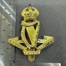 Charger l&#39;image dans la galerie, The Royal Irish Regiment - British Army Cap Badge
