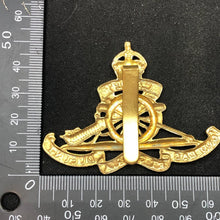 Load image into Gallery viewer, Original WW2 British Army Cap Badge - Royal Artillery - The Militaria Shop
