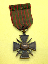 Load image into Gallery viewer, Original WW1 French Croix du Guerre Medal - 1914 - 1915 with Ribbon
