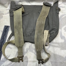 Lade das Bild in den Galerie-Viewer, Original WW2 British Army / RAF 37 Pattern Webbing Small Pack &amp; L Straps Set
