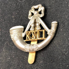 Lade das Bild in den Galerie-Viewer, Original WW2 British Army Cap Badge - King&#39;s Shropshire Light Infantry - The Militaria Shop
