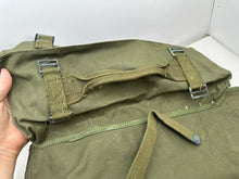 Charger l&#39;image dans la galerie, Original WW2 Korea Vietnam US Army M-1945 Field Pack Cargo Bag - NEW OLD STOCK
