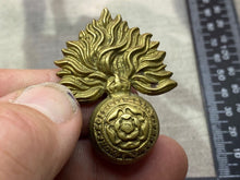 Charger l&#39;image dans la galerie, Original British Army WW1 / WW2 City of London Fusiliers Regiment Cap Badge
