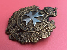 Lade das Bild in den Galerie-Viewer, Original WW2 British Army Cap Badge - King&#39;s Own Malta Regiment
