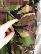Load image into Gallery viewer, Size 75/84/100 - Vintage British Army DPM Lightweight Combat Trousers
