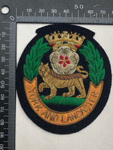 Lade das Bild in den Galerie-Viewer, British Army Bullion Embroidered Blazer Badge - York &amp; Lancaster Regiment
