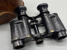 Lade das Bild in den Galerie-Viewer, Original WW1 / WW2 British Army Binoculars in Case. London Maker &amp; WD Marked
