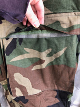 Charger l&#39;image dans la galerie, Genuine US Army Camouflaged Overgarment Protective - XLarge - 48&quot; Waist
