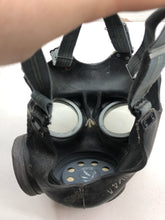 Charger l&#39;image dans la galerie, Original WW2 British Army Assault Gas Mask Set
