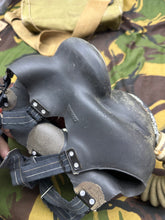 Lade das Bild in den Galerie-Viewer, Original WW2 British Army 1940 Dated Matching Gas Mask Respirator Set
