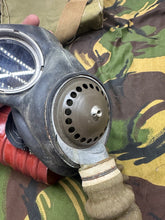Lade das Bild in den Galerie-Viewer, Original WW2 British Army 1940 Dated Matching Gas Mask Respirator Set

