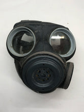 Charger l&#39;image dans la galerie, Original WW2 British Army Assault Gas Mask Set
