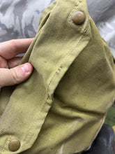 Lade das Bild in den Galerie-Viewer, Original WW2 British Army 1940 Dated Matching Gas Mask Respirator Set
