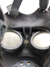 Lade das Bild in den Galerie-Viewer, Original WW2 British Army Assault Gas Mask Set
