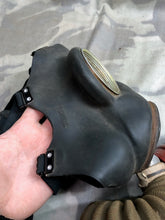 Load image into Gallery viewer, Original WW2 British Army Soldiers GSR Gas Mask Set in Bag
