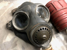 Load image into Gallery viewer, Original WW2 British Army Soldiers GSR Gas Mask Set in Bag
