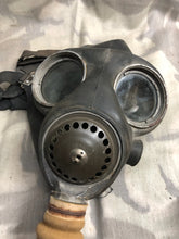 Load image into Gallery viewer, Original WW2 British Army Soldiers GSR Gas Mask Set in Bag
