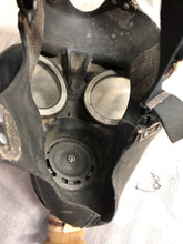 Load image into Gallery viewer, Original WW2 British Army Soldiers GSR Gas Mask Set in Bag
