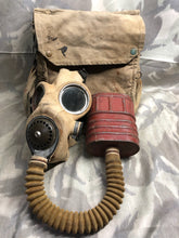 Load image into Gallery viewer, Rare T-Mic WW2 British Army Soldiers GSR Gas Mask Set in Bag
