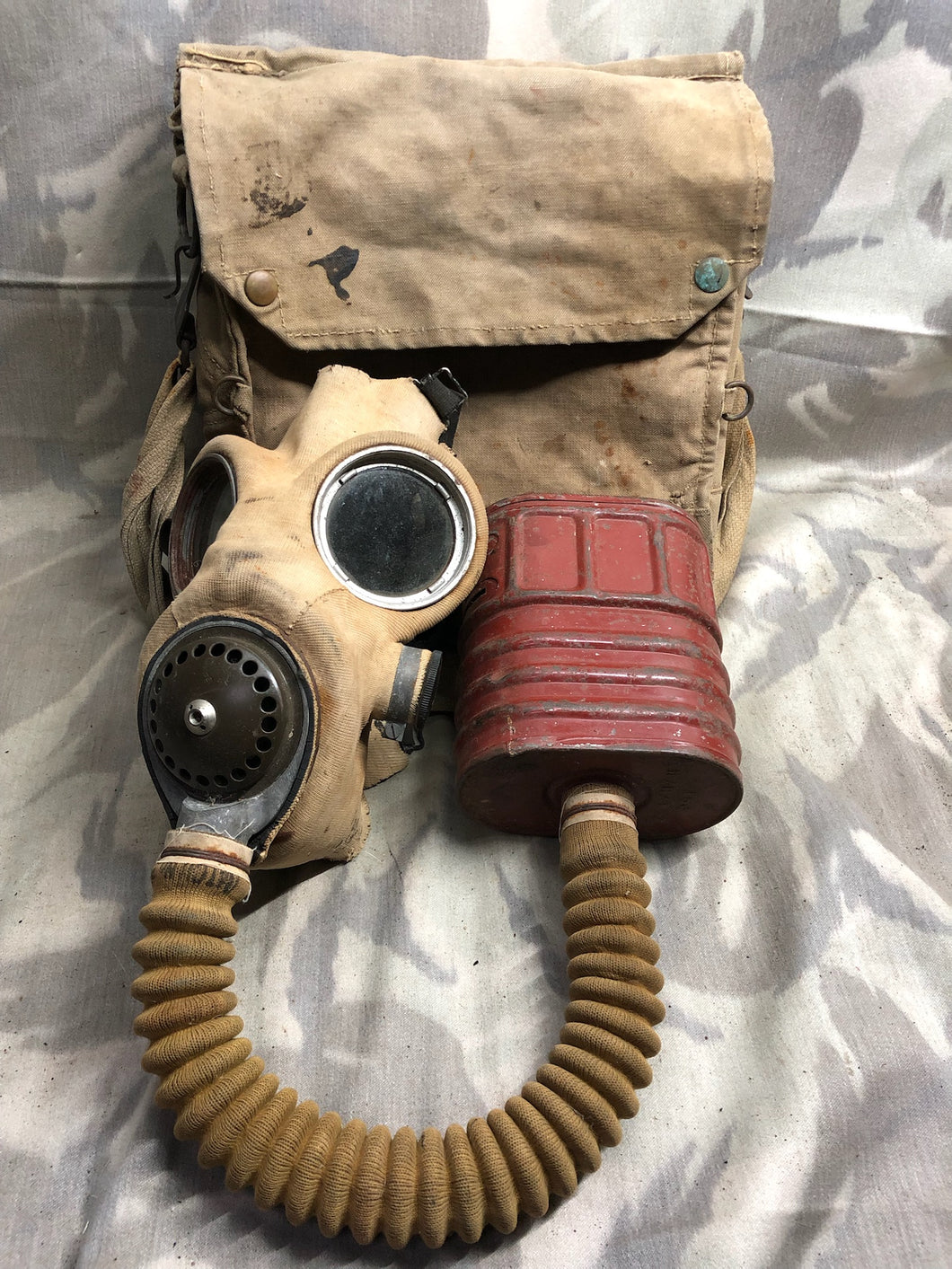 Rare T-Mic WW2 British Army Soldiers GSR Gas Mask Set in Bag