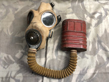 Load image into Gallery viewer, Rare T-Mic WW2 British Army Soldiers GSR Gas Mask Set in Bag
