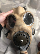 Load image into Gallery viewer, Rare T-Mic WW2 British Army Soldiers GSR Gas Mask Set in Bag
