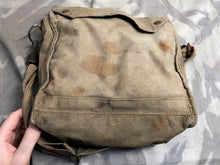 Load image into Gallery viewer, Rare T-Mic WW2 British Army Soldiers GSR Gas Mask Set in Bag
