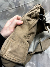 Load image into Gallery viewer, Rare T-Mic WW2 British Army Soldiers GSR Gas Mask Set in Bag
