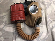 Load image into Gallery viewer, Original WW2 British Army Soldiers GSR Gas Mask Set in Bag
