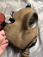 Load image into Gallery viewer, Original WW2 British Army Soldiers GSR Gas Mask Set in Bag
