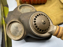 Charger l&#39;image dans la galerie, Original WW2 British Army Long-Hose Gas Mask with 1942 Dated Bag
