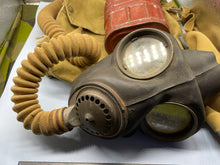 Charger l&#39;image dans la galerie, Original WW2 British Army Long-Hose Gas Mask with 1942 Dated Bag
