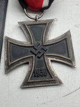 Charger l&#39;image dans la galerie, Original WW2 German Army Iron Cross 2nd Class
