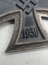 Charger l&#39;image dans la galerie, Original WW2 German Army Iron Cross 2nd Class
