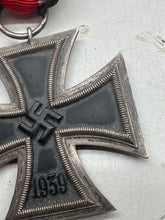 Charger l&#39;image dans la galerie, Original WW2 German Army Iron Cross 2nd Class
