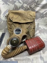 Load image into Gallery viewer, Original WW2 British Army Soldiers GSR Gas Mask Set in Bag
