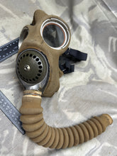 Load image into Gallery viewer, Original WW2 British Army Soldiers GSR Gas Mask (No Filter)
