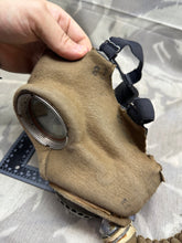 Load image into Gallery viewer, Original WW2 British Army Soldiers GSR Gas Mask (No Filter)
