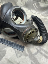 Load image into Gallery viewer, Original WW2 British Army Soldiers GSR Gas Mask (No Filter)
