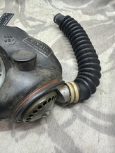 Load image into Gallery viewer, Original WW2 British Army Soldiers GSR Gas Mask (No Filter)
