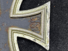 Charger l&#39;image dans la galerie, Original WW2 German Army Iron Cross 2nd Class - L/56
