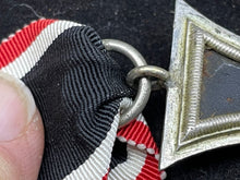 Charger l&#39;image dans la galerie, Original WW2 German Army Iron Cross 2nd Class - L/56
