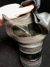 Charger l&#39;image dans la galerie, Original WW2 British Home Front Civilian Gas Mask
