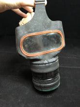 Charger l&#39;image dans la galerie, Original WW2 British Home Front Civilian Gas Mask &amp; Box Set
