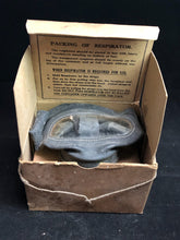 Charger l&#39;image dans la galerie, Original WW2 British Home Front Civilian Gas Mask &amp; Box Set
