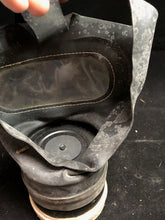 Charger l&#39;image dans la galerie, Original WW2 British Home Front Civilian Gas Mask &amp; Box Set
