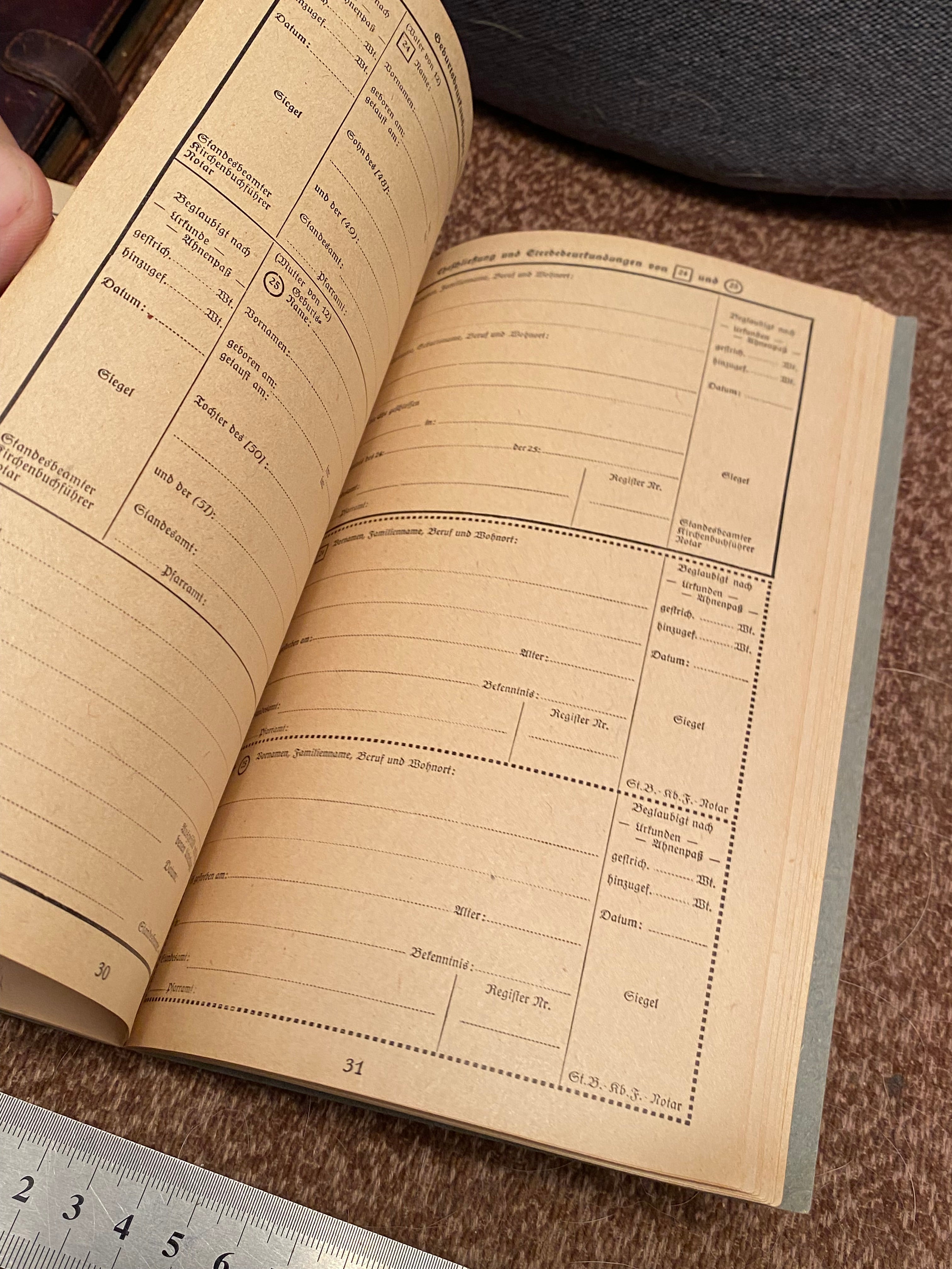 Interesting WW2 German Der Abnenpass. Contains a lot of interesting information. - The Militaria Shop
