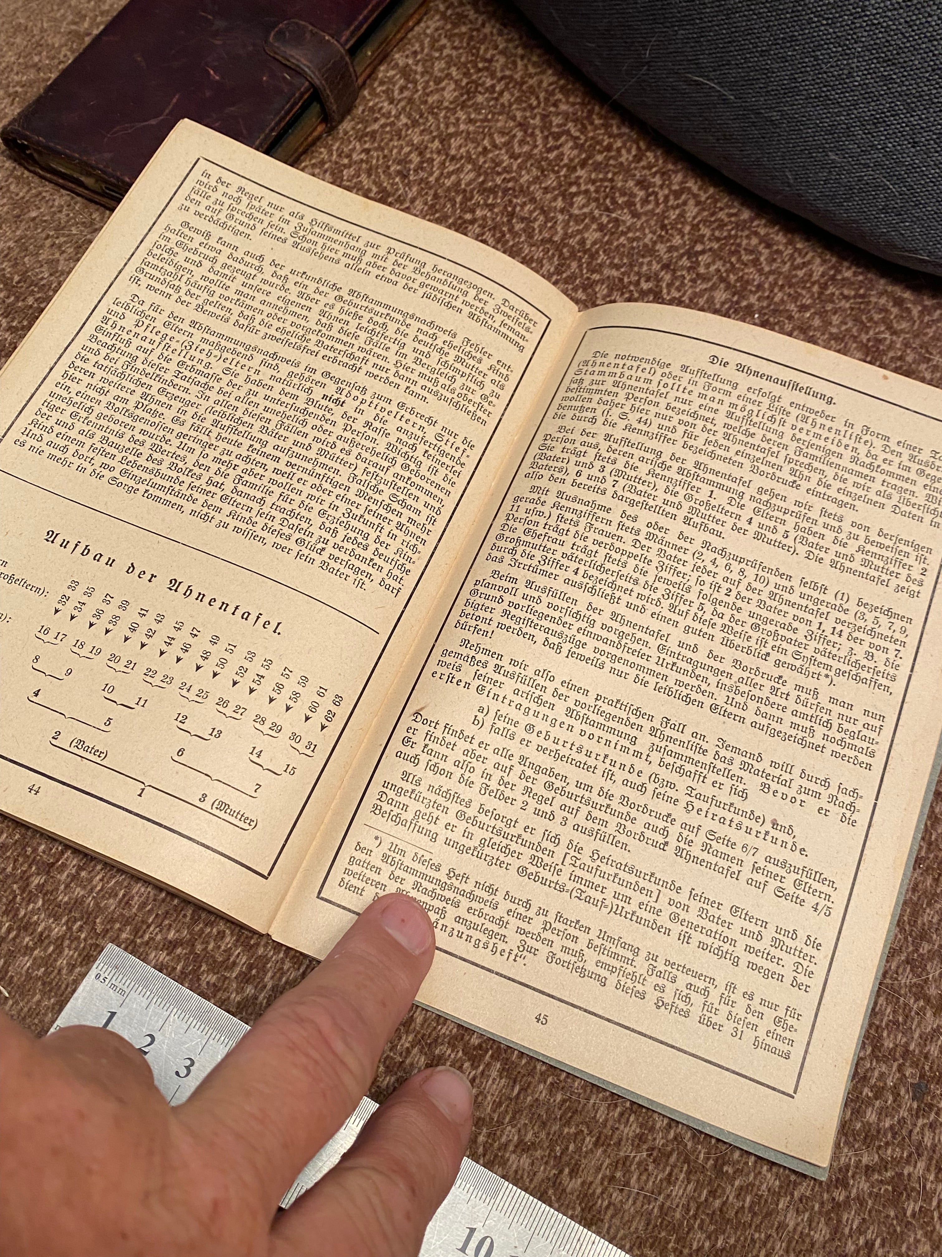 Interesting WW2 German Der Abnenpass. Contains a lot of interesting information. - The Militaria Shop