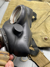 Charger l'image dans la galerie, Original WW2 British Army General Service Gas Mask with Bag - The Militaria Shop
